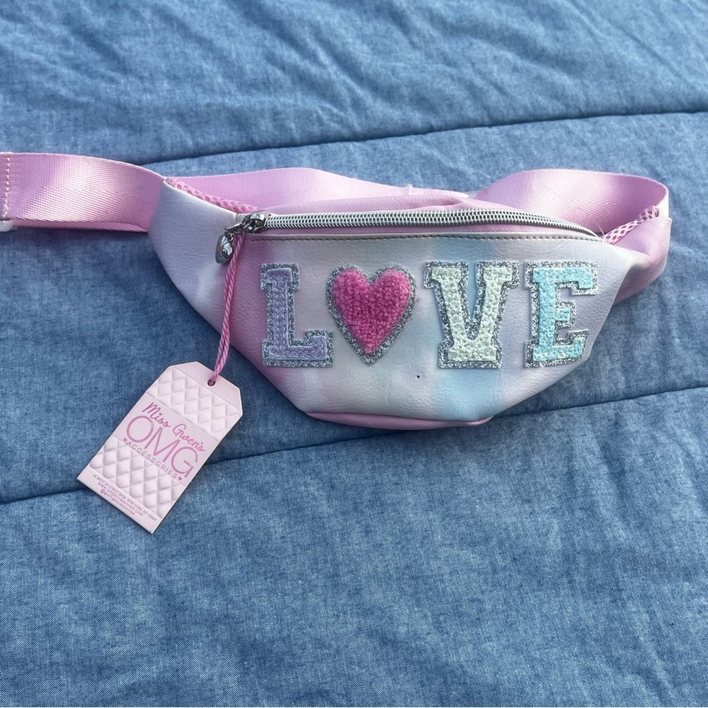 NWT OMG! Accessories Miss Gwen’s Love Cotton Candy Puffy Heart Mini Fanny Pack